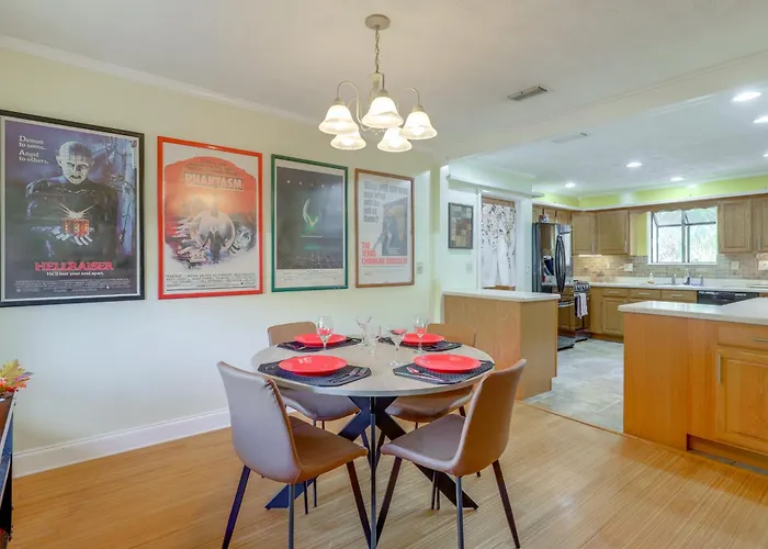 Sunroom & Spacious Yard! Family Gem In Orange Park