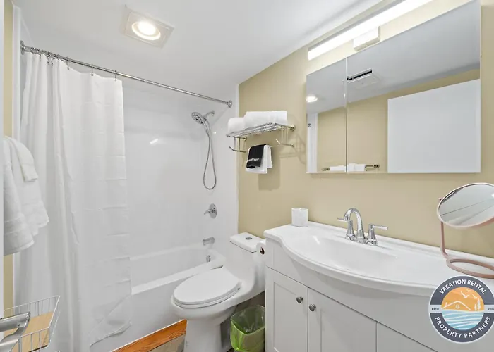 Pet-Friendly Lake Como Retreat 2Br
