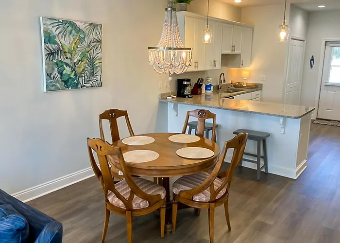 Stylish Ocean-Area Home With Generous Space And Short Walk To The Beach