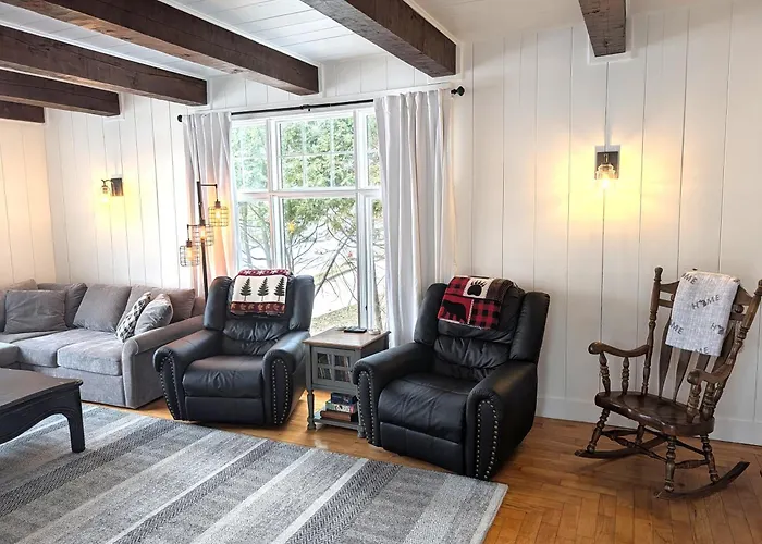 New! The Frankfort Beach Retreat - Gorgeous!