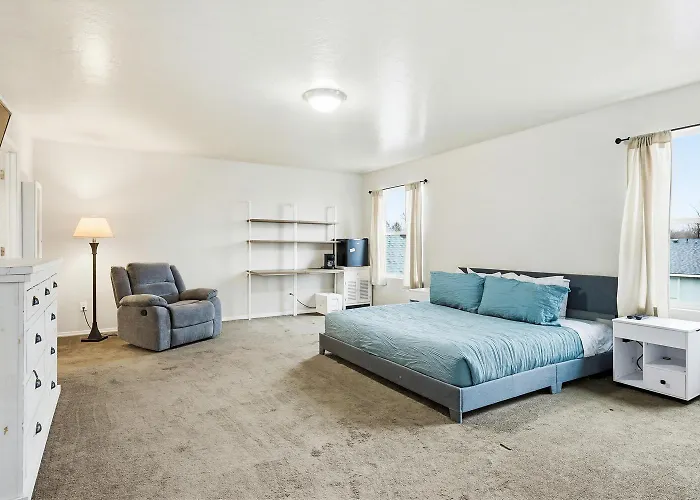 5 Bedroom Family Fun Sleep 12 Climbing Wall & Games