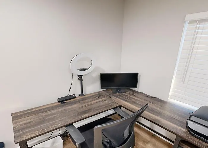 Spacious 4Br Loft - Outdoor Movie Theater