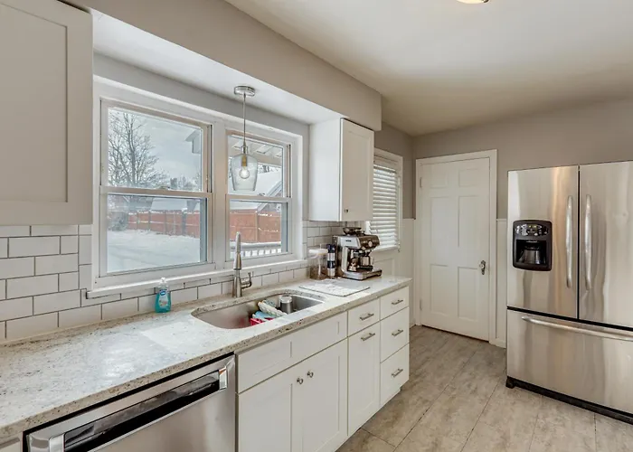Cincy Area Bungalow W/ Deck & Yard, Pets Welcome!
