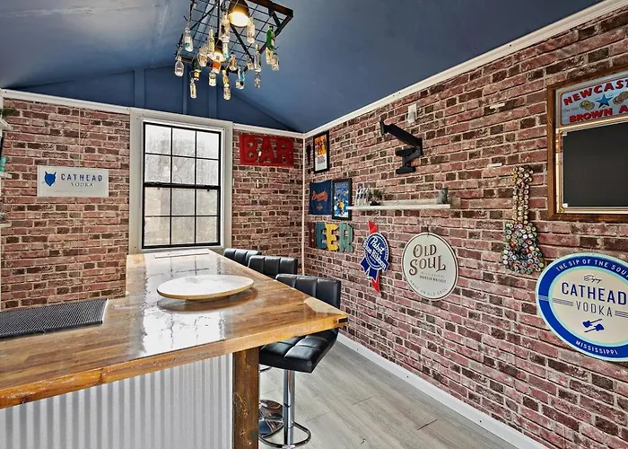 3 Level Pet Friendly Cabin Game Room & Speakeasy
