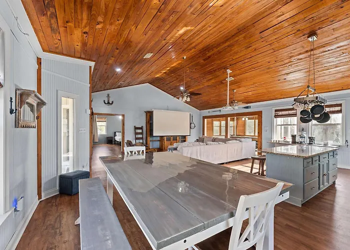 Spacious Foley Retreat Sleeps 12 Game Room Theater