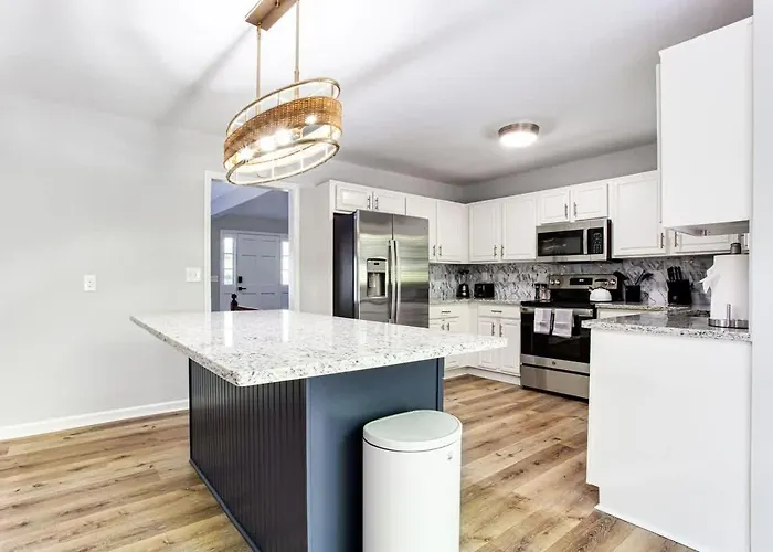 Marietta'S Little Hideaway With Cinema & Game Room