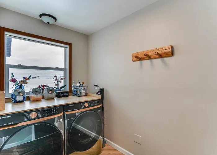Luxe Hideaway On Houghton Lake: Families Welcome!