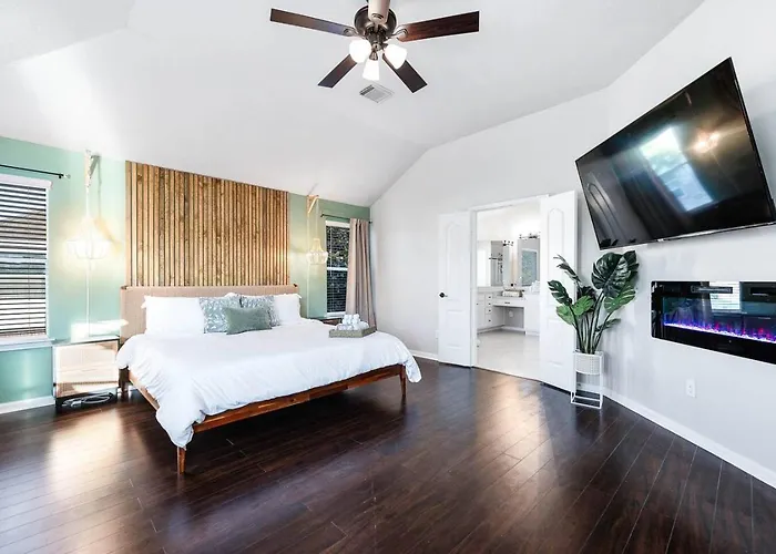 Spacious 5Br Villa With Pool, Fire Pit, And Game Area
