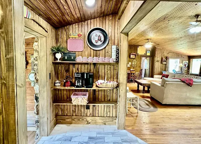 Tranquil Riverfront Cabin Retreat With Wildlife, Trails & Open Skies In Tahlequah, Oklahoma