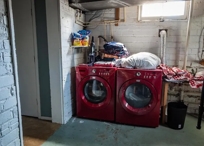 4Br- Downtown Christmas Home