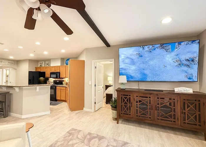 Luxe Lakeview Villa - Hot Tub - Mountain Serenity