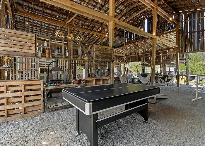 Creekside A-Frame Retreat With Treehouse Views, Hammock Lounge & Indoor-Outdoor Shower In New Port, Tennessee