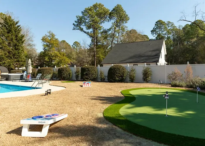 Golfer Paradise. Pool, Sauna, Hot Tub, Putting Green And More