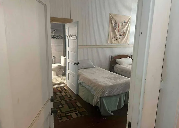 Hale Naalehu Llc Bed And Breakfast
