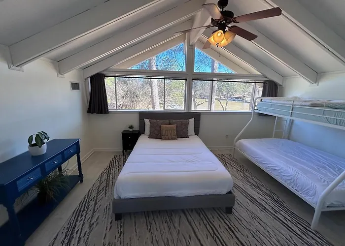 Waterfront Rez Retreat - Spacious Group Getaway