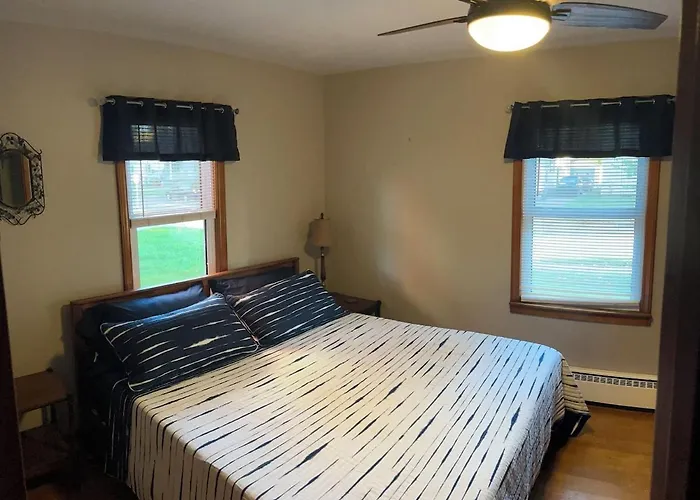 Spacious 5-Bedroom House Walking-Distance To Downtown Manistee And 1St St Beach!