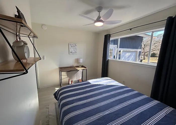 Waterfront Rez Retreat - Spacious Group Getaway