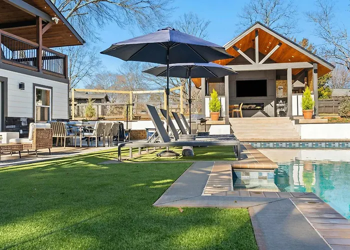 Sleeps 13 Saltwater Pool Fully Fenced In Yard