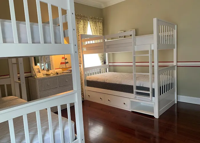 Luxurious Beach Block 4-Bdrm House For The Whole Family - Prices Reduced!!