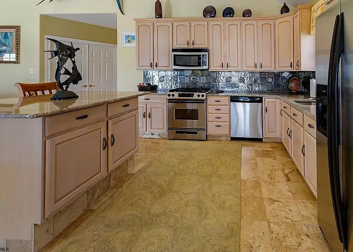 Luxurious Beach Block 4-Bdrm House For The Whole Family - Prices Reduced!!