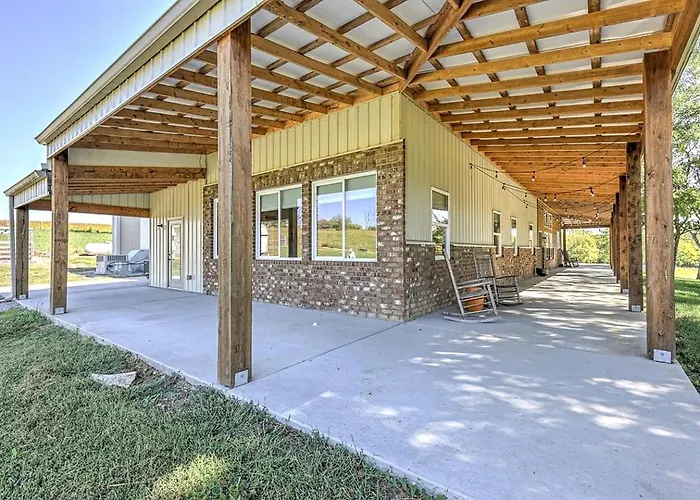 Rustic Countryside Barn With Horse Boarding & Pastures Near Nashville, Lebanon, Tennessee