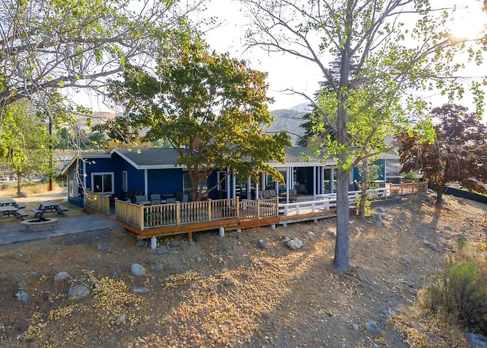 Sunny Retreat-Lake Views,Hottub,Bbq,Firepit,Ev