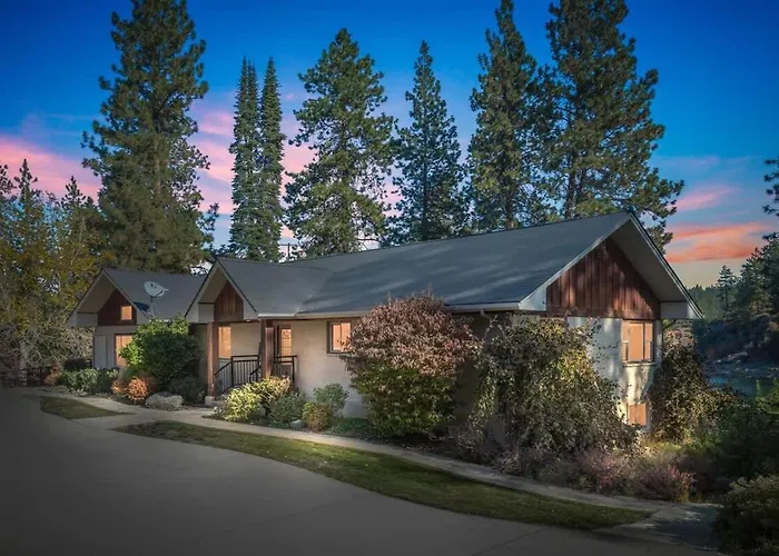 Private Riverfront Estate With Kayaks & Views