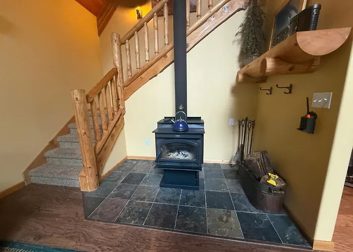 Creekside Cabin - Ski Chalet