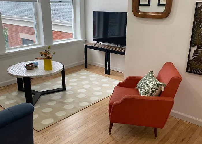 No2 - Retro 1 Bedroom - Bridgeport Apartment