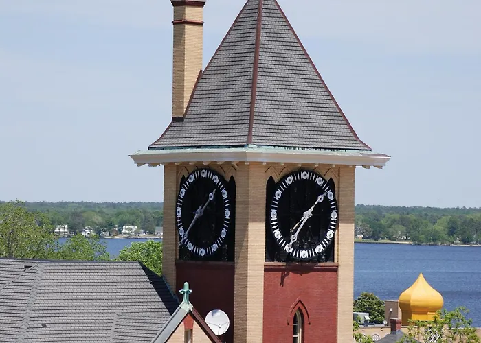 Historic Downtown Clock Tower View Condo-2 Bedroom