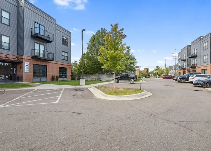 203 - New Luxury Downtown Condo With Fireplace