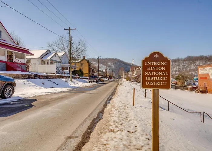 Explore The Hinton Historic District! Luxe Studio