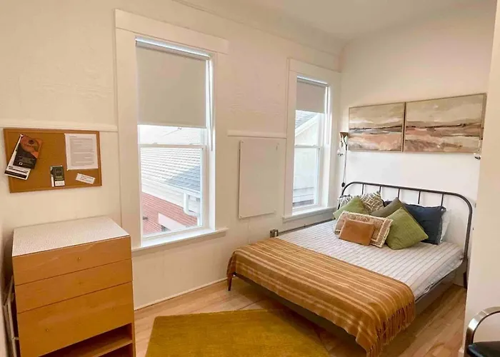 No2 - Retro 1 Bedroom - Bridgeport Apartment