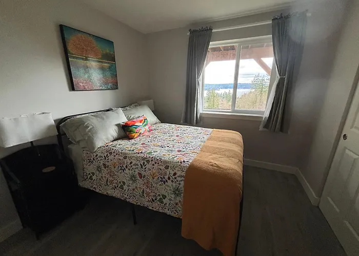 Water & Mountain Views - Family & Pet Friendly
