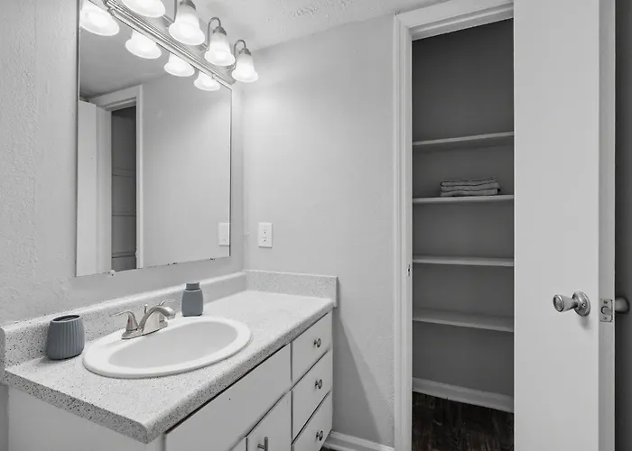 Cozy Downtown Stone Mountain Apartment