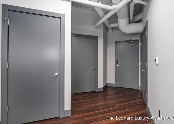 1 Queen Bedroom W City Views - Leonard Building