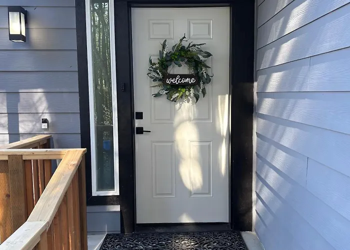 Water & Mountain Views - Family & Pet Friendly