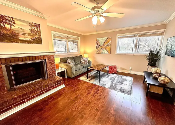 Stylish Modern Apt Near Northside Hospital