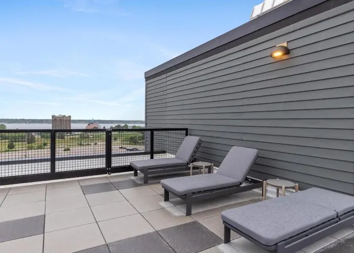 Luxury Apartment W City Views - Leonard Building