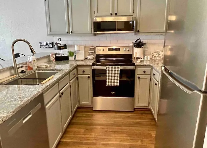 Beechside Breeze Luxury Condo With Pool Hot Tub