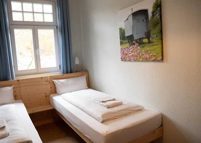 albgut GmbH - Übernachten im Kulturdenkmal Altes Lager in unseren Ferienwohnungen PC1 oder der ehemaligen Offiziersunterkunft SO1