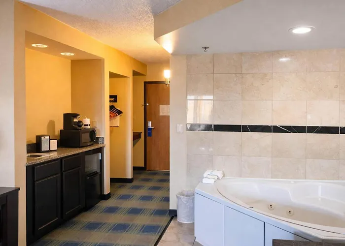 Comfort Inn & Suites Meriden East