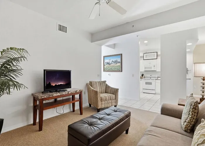 Greenlinks Golf Villas At Lely Resort