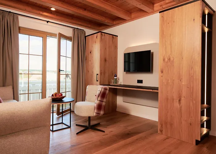 Landhotel Haringerhof mit Saunawelt und Naturbadeteich