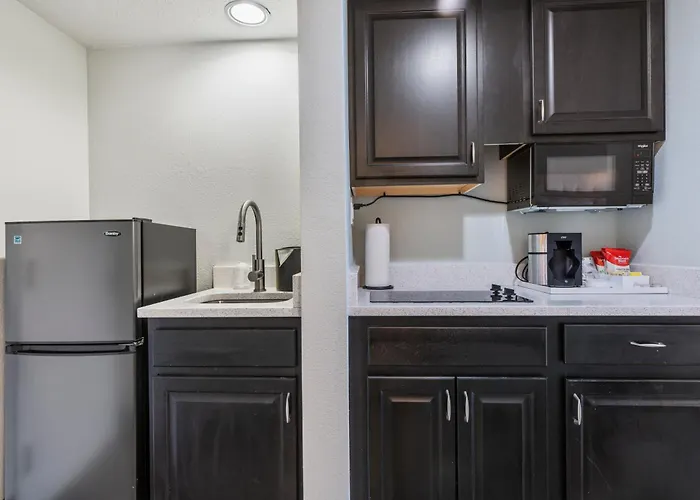 Cherry Tree Inn & Suites