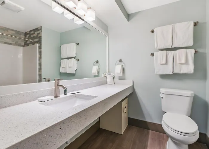 Cherry Tree Inn & Suites