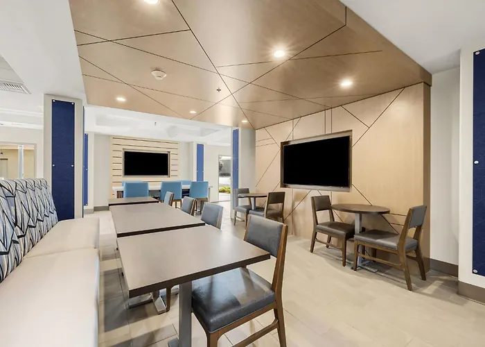 Holiday Inn Express Hotel & Suites Lincoln-Roseville Area By Ihg