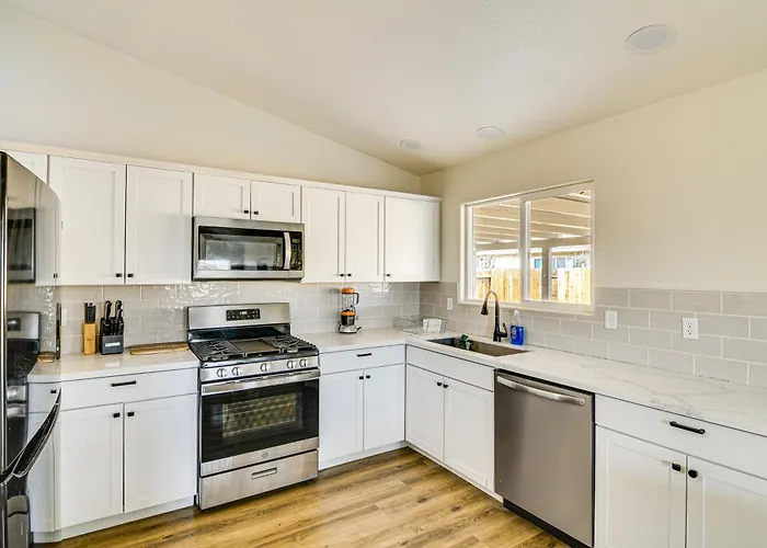 1 Mi To Pioneer Crossing Casino: Fernley Retreat!