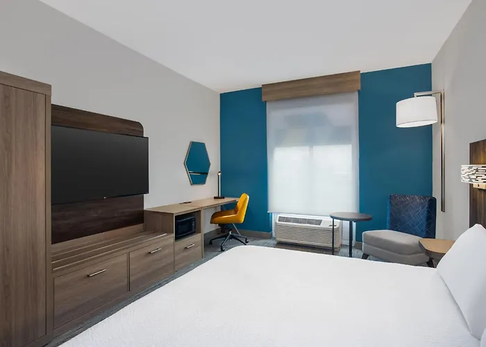 Holiday Inn Express & Suites Terre Haute By Ihg