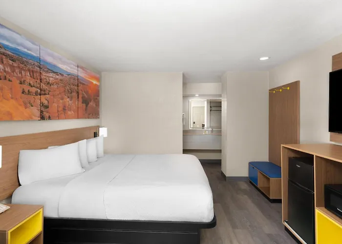 Days Inn By Wyndham Safford, Az